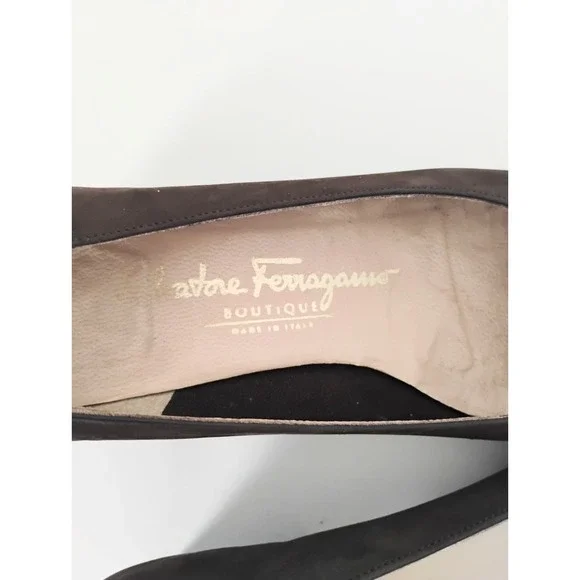Salvatore Ferragamo Vara Pumps 5.5 B Brown Suede Gold Bow Block Heel Italy - Picture 4 of 8